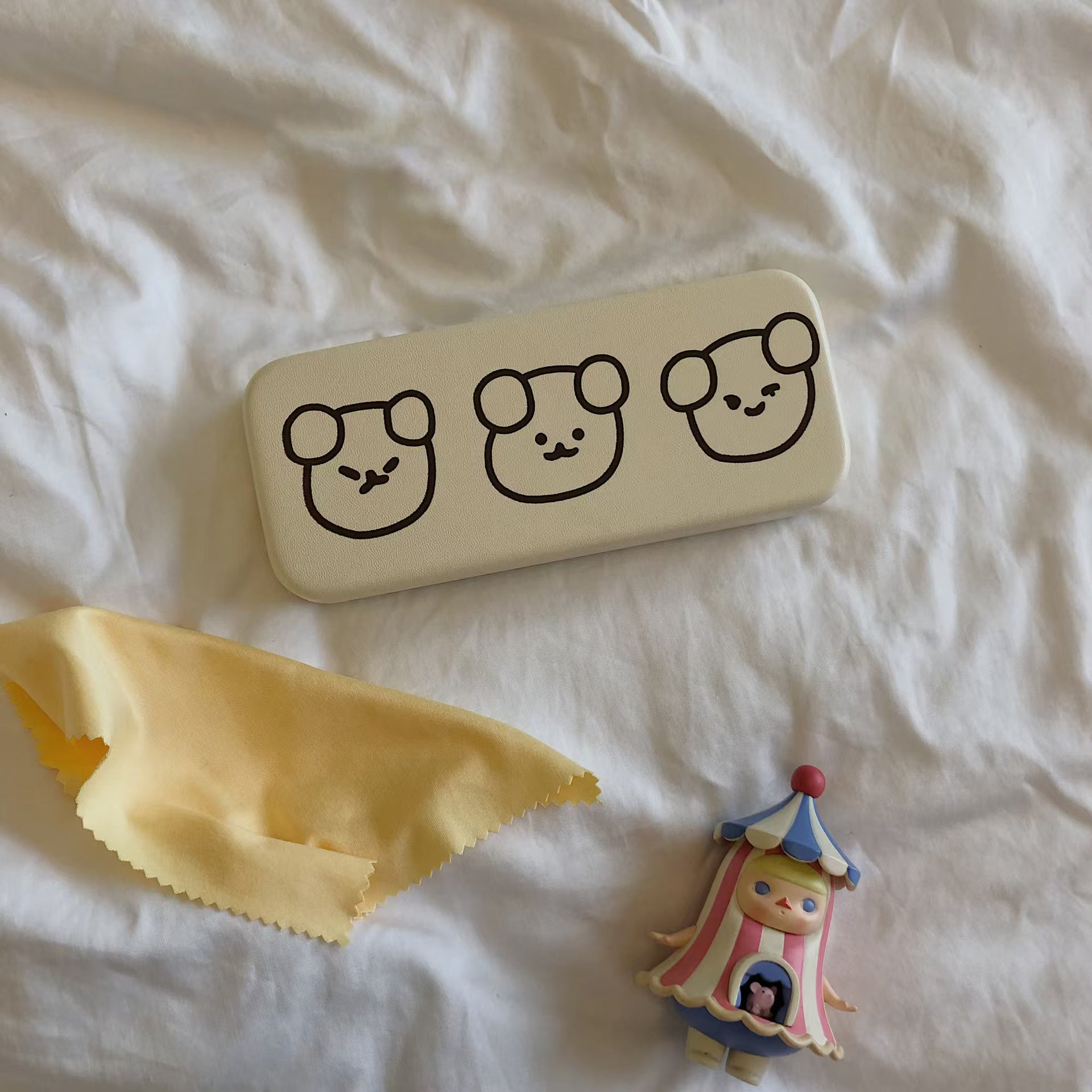 Three Bears Cream Color Homemade Glasses Box Storage And Organizing Portable Love Cartoon Glasses Box Cream Style